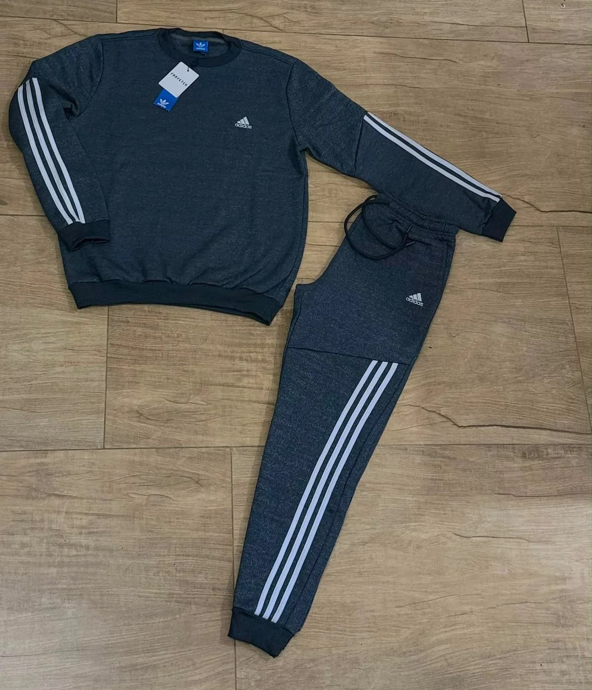 Agasalho Adidas azul marinho