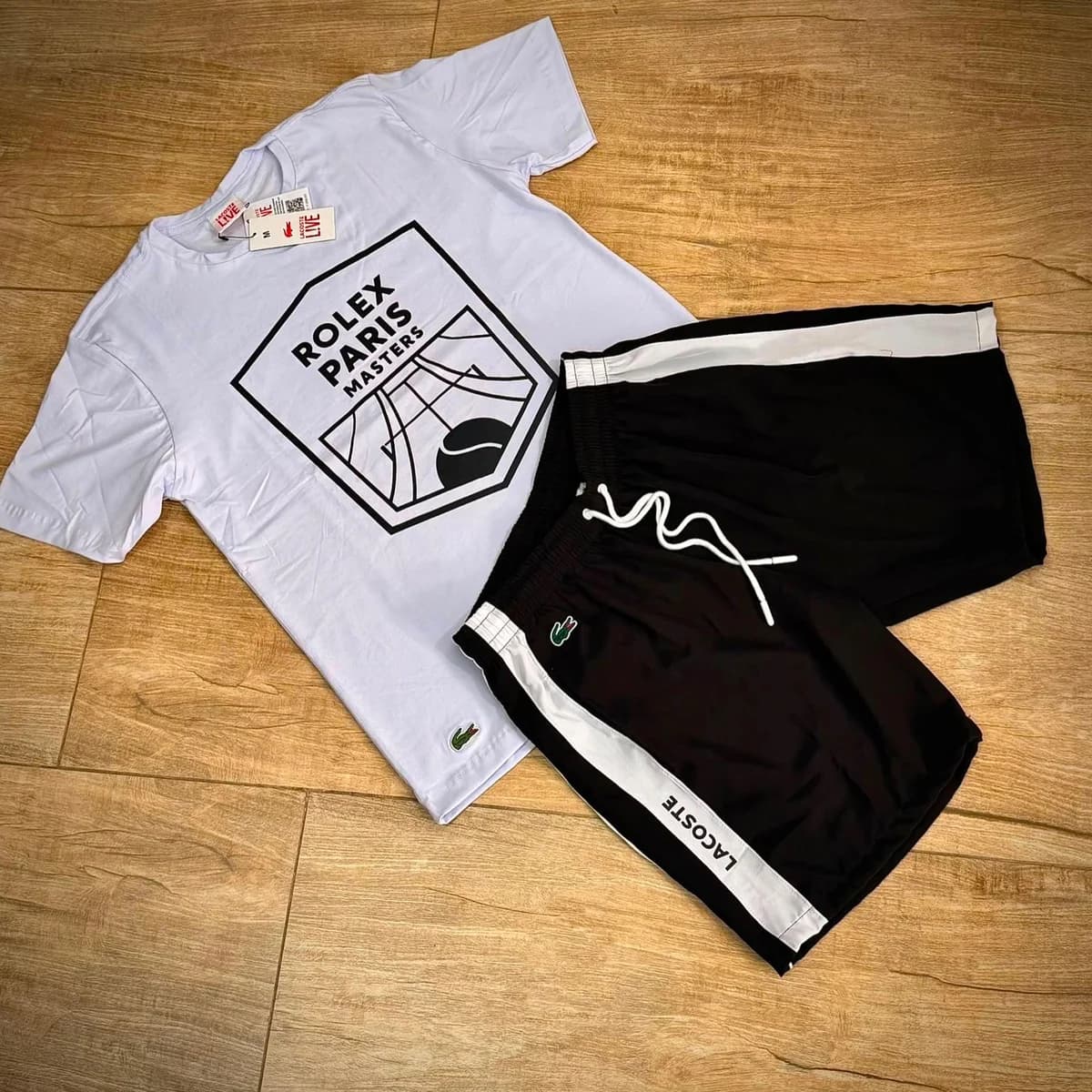 Conjunto Lacoste branco com shorts preto