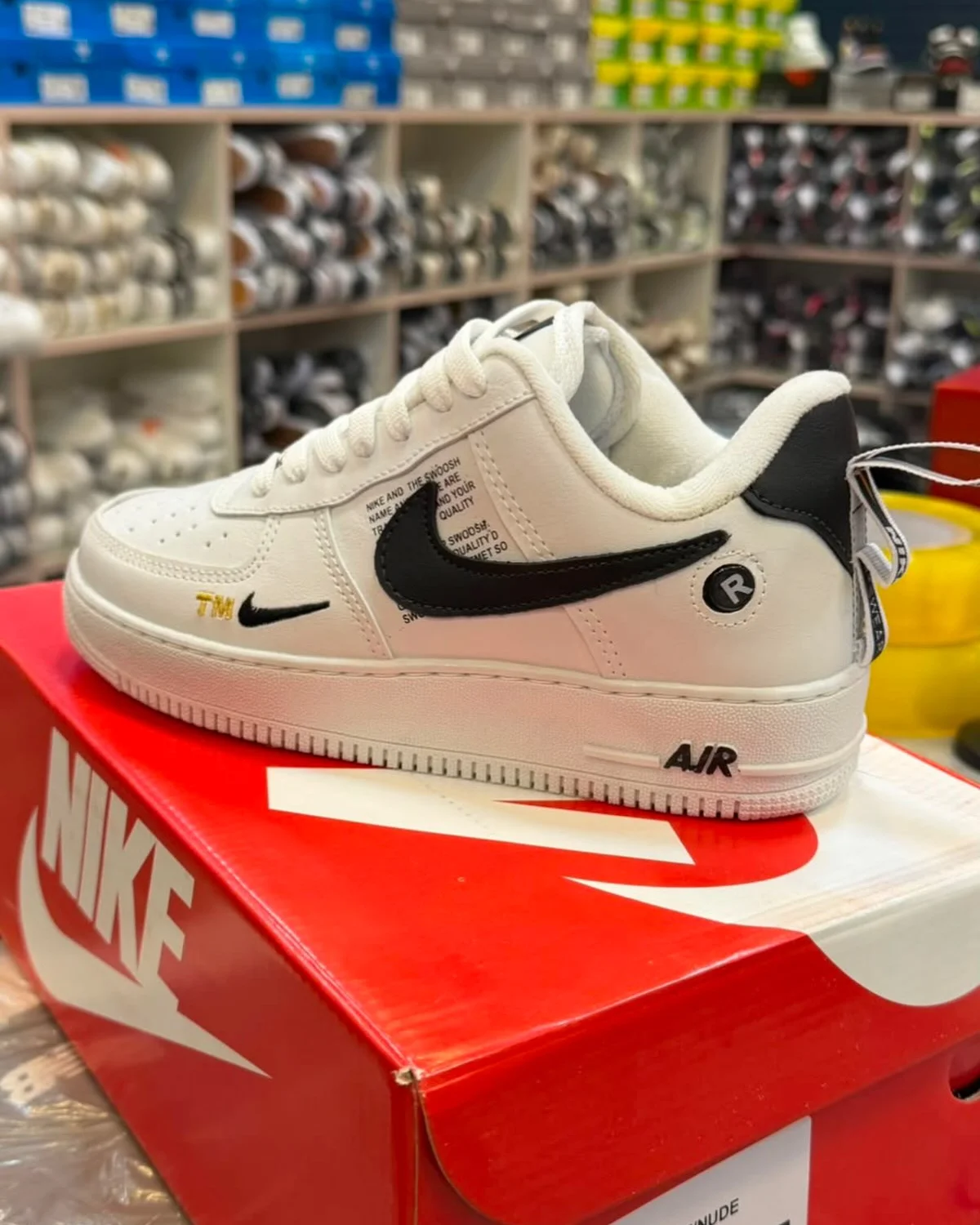 Nike Air Force 1 creme e preto
