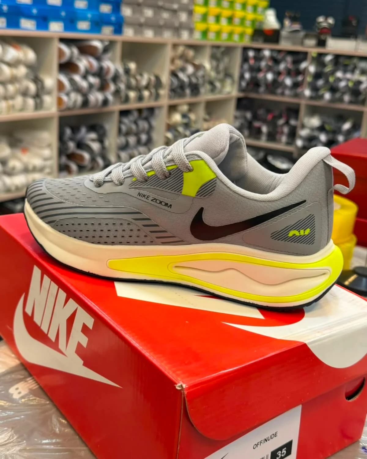 Nike Zoom cinza e amarelo