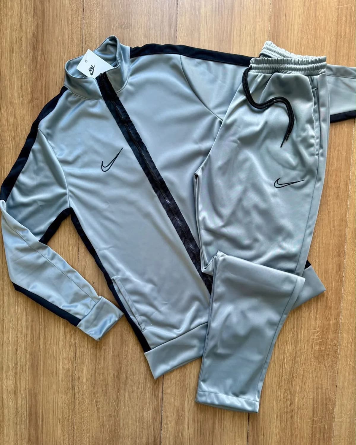 Agasalho Nike cinza